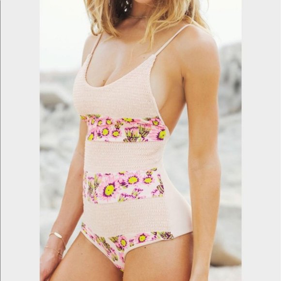 INSANE FLASH SALE Cactus flower todo one piece - Picture 1 of 2
